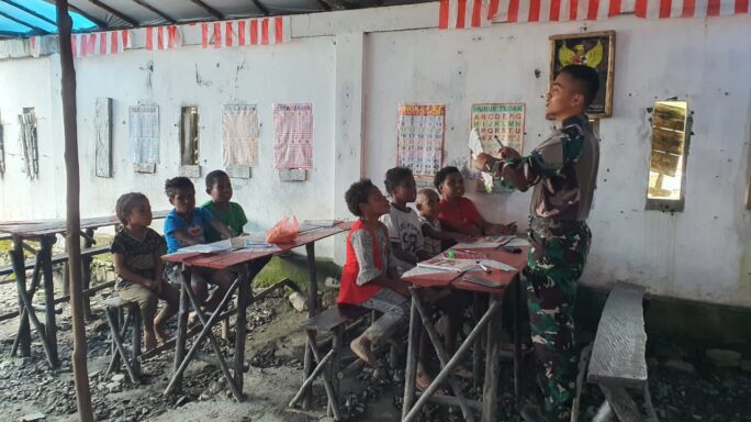 Sanggar Belajar Pos Pruleme Satgas Yonif 115/ML Ramai Dikunjungi Anak-anak