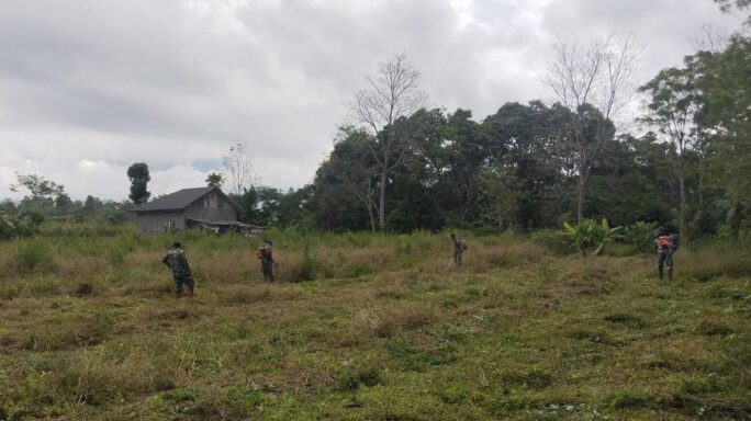 Koramil 02/Bebesen Olah Lahan Persiapan Tanam Jagung
