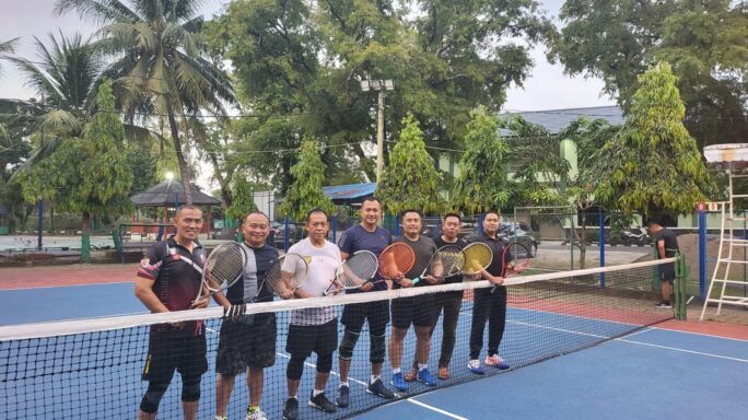 Para Kabalakdam IM Melaksanakan olahraga Tenis bersama di Mapomdam IM.
