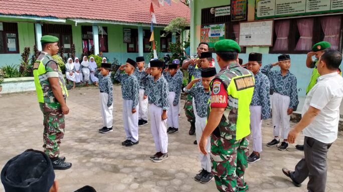 Bentuk Karakter Disiplin Sejak Dini Babinsa Latih PBB   