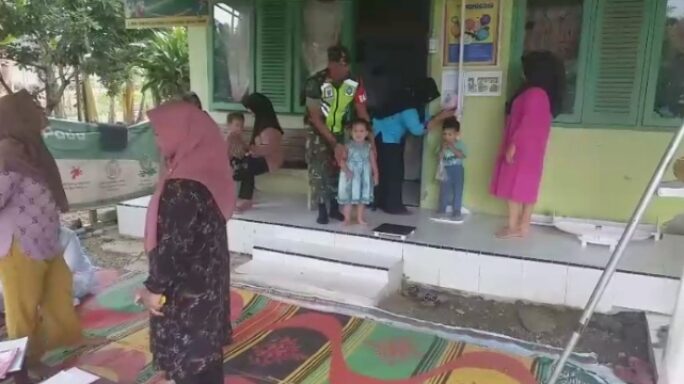 Peran Aktif Sertu Indar Mawan Dampingi Posyandu Di Desa Binaan