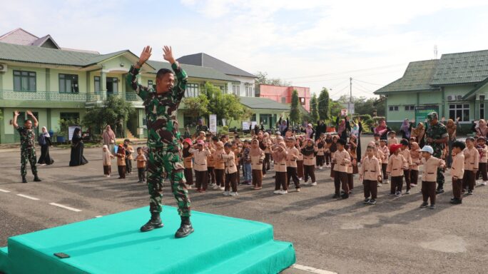Menengok Kegiatan Anak TK Al-Marhamah Saat Mengunjungi Markas TNI Kodim 0104/Aceh Timur