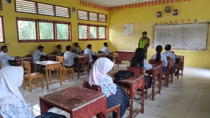 Babinsa Koramil 0108-06/Babul Rahmah Beri Wasbang Kepada Siswa SD Negeri Lawe Sumur
