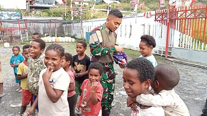 Kegembiraan Anak-Anak Puncak Jaya Belajar dan Bermain Bersama di Sanggar Belajar Satgas Yonif 115/ML