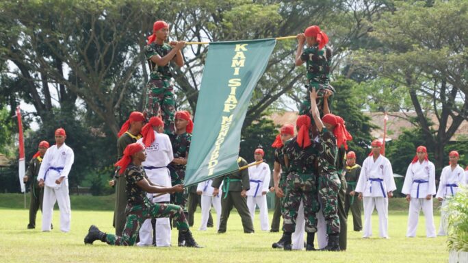 Pangdam IM Apresiasi Atraksi Bela Diri Militer, Karate, dan Fighter oleh Mantan Siswa Prodi Dikmaba TNI AD TA 2023.