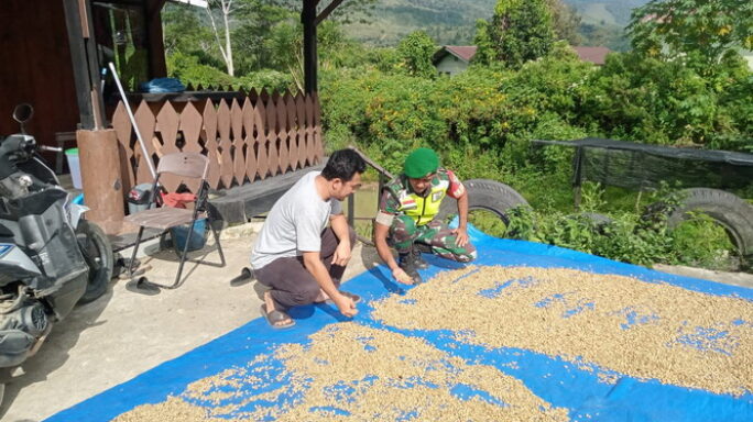 Babinsa Koramil 10/Pantan Cuaca mendampingi Komunikasi Sosial Dengan Masyarakat Atu Kapur