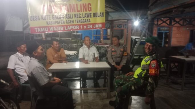 Laksanakan Patroli Malam Babinsa Sambangi Poskamling
