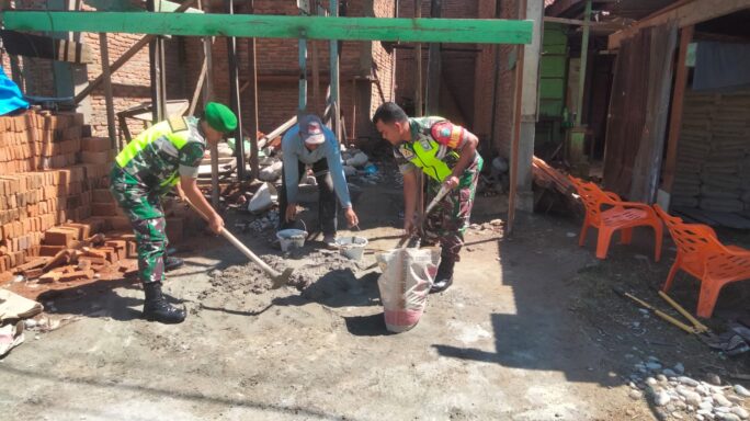 Ringankan Beban Warga Binaan Babinsa Bantu Bangun Rumah Mitra Karib