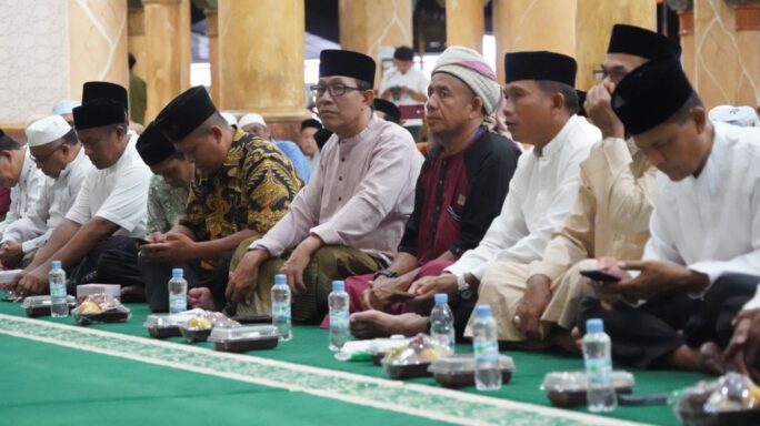 Pemda Aceh Barat Menggelar Peringat Isra’ Mi’raj 1445 H Di Masjid Agung Baitul Makmur, Kapten Inf Herrinizal, S.Sos., Hadir Mewakili Dandim 0105/Abar