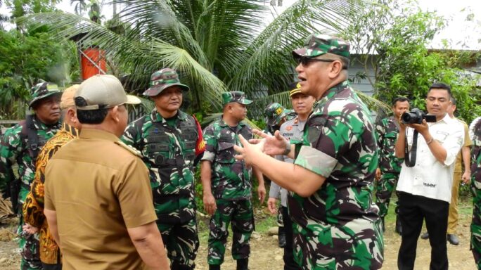 Dansatgas TMMD Reguler Ke – 119 Beserta Rombongan Tinjau Pengerasan Jalan Penghubung Dua Desa