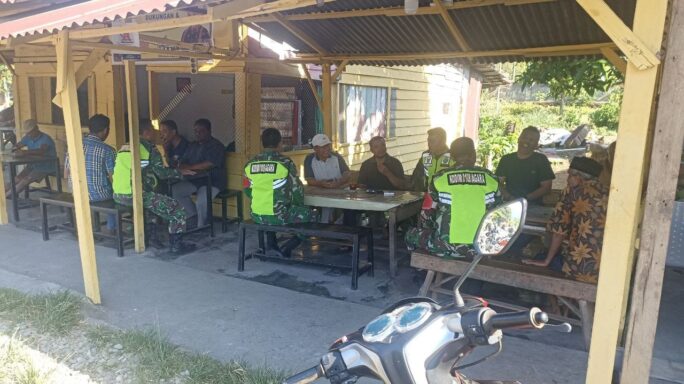 Babinsa Terus Jalin Komsos Bersama Warga Desa Binaan