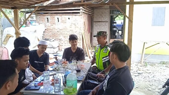 Komsos Dengan Pemuda, Babinsa Gedung Biara Ingatkan Bahaya Narkoba