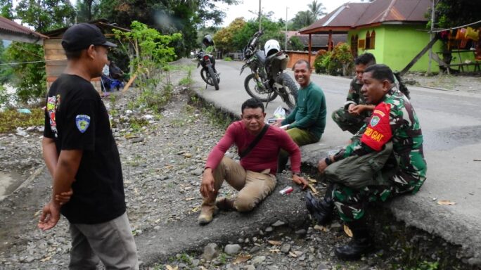 Pasi Ter Selaku Koordinator Satgas TMMD Reguler ke-119 Komsos Dengan Masyarakat