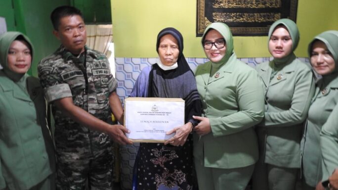 Jelang HUT Persit KCK Ke-78, Persit Kodim 0117/Aceh Tamiang Gelar Baksos Bagi Sembako