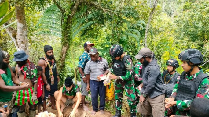 Satgas Pam Obvitnas PT.FI Yonif 116/Garda Samudra Bantu Prosesi Pemakaman