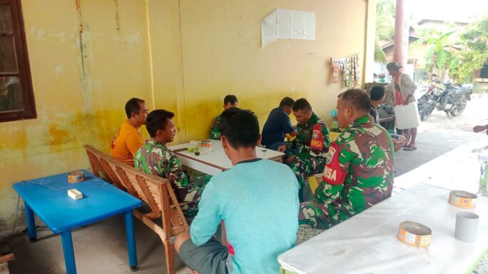 Melalui Komsos Babinsa Sosialisasikan Bahaya Narkoba