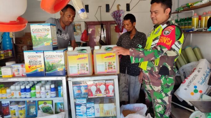 Jaga Kestabilan Harga Pupuk Babinsa Turun Kelapangan