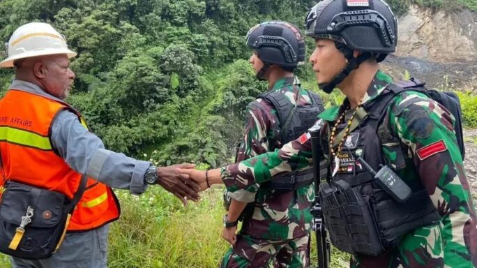 Pos Banti Satgas Pam Obvitnas PT.FI Yonif 116/Garda Samudra Laksanakan Komunikasi Sosial