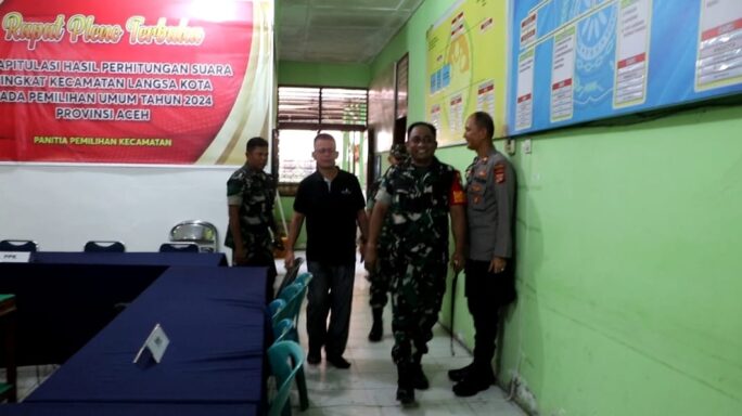 Pastikan Aman dan Lengkap, Dandim 0104/Aceh Timur Patroli Cek Hasil Surat Suara di Kantor Kecamatan