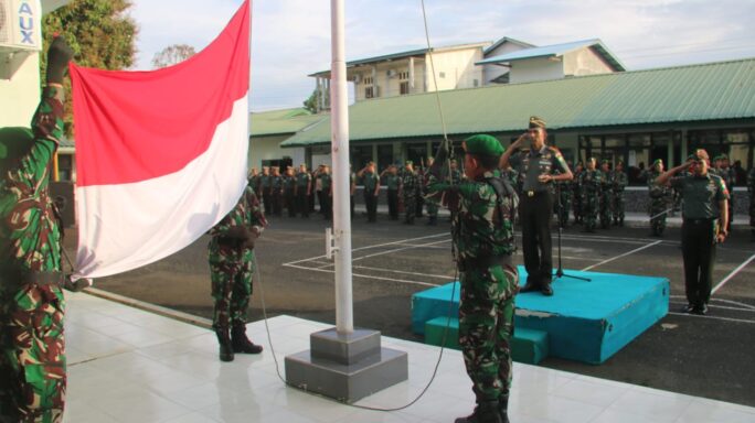Pimpin Upacara Bendera 17 – an, Dandim 0105/Abar Bacakan Amanat Kepala Staf Angkatan Darat