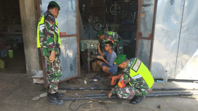 Jaga Hubungan Baik Bersama Mitra Karib Babinsa Sambangi Bengkel Las