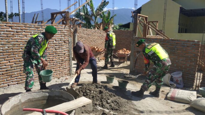 Bantu Kesulitan Warga Desa Binaan Babinsa Bantu Buat Rumah Warga