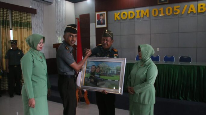 Pimpin Upacara Wisuda Purnawira Kapten Inf Azhari, Ini Pesan Dandim 010/Abar Letkol Inf Muhammad Syafii Nasution