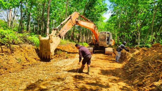 Kejar Target, Alat Berat Terus Dipacu Satgas TMMD Reguler ke 119
