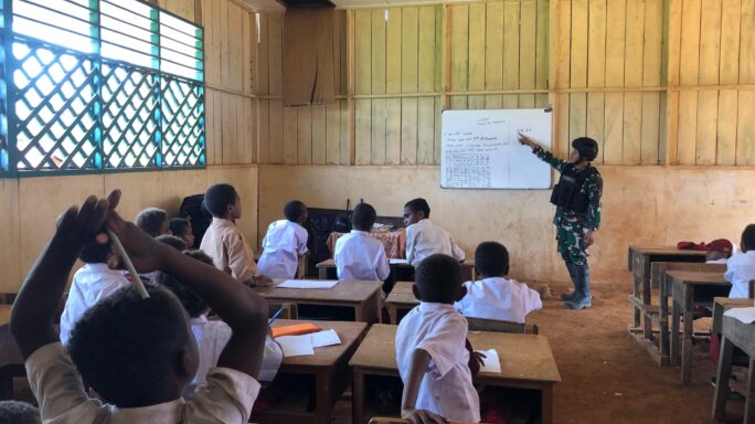 Satgas Pamtas Statis RI-PNG Yonif 111/KB Siap Menjadi Tenaga Pendidik Di Perbatasan