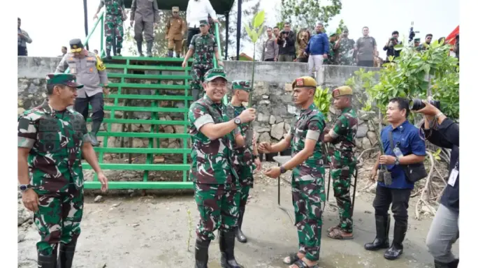Pangdam IM Dampingi Kepala Staf Angkatan Darat tanam 64.500 Bibit Mangrove Secara Serentak di seluruh Wilayah Prov. Aceh.