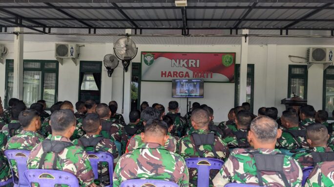 ANGGOTA KODIM 0111/BIREUEN LAKSANAKAN VIDCON PENGARAHAN KASAD