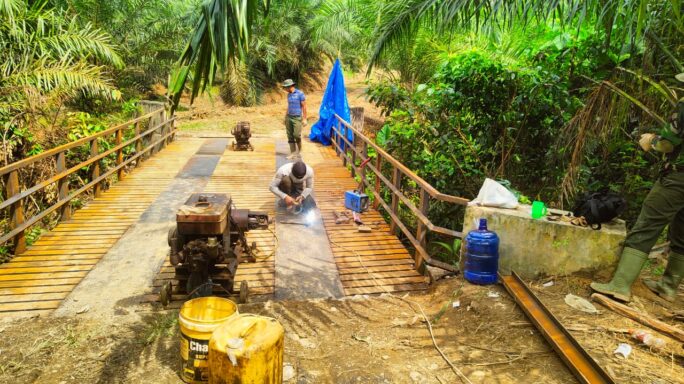 Rehab jembatan Terus Dikerjakan Satgas TMMD Reg 119 Kodim 0117/Aceh Tamiang