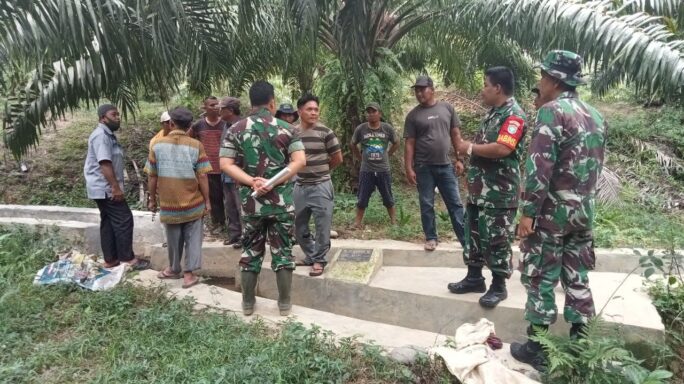 Danramil 0108-06/Babul Rahmah Cek Lokasi Pipanisasi Wilayah Binaan