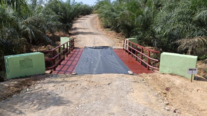 Target Pengecatan jembatan, Plat Beton Dan Gorong-gorong Capai 100% Dalam Program TMMD Reguler Ke 119 Kodim 0117/Aceh Tamiang.