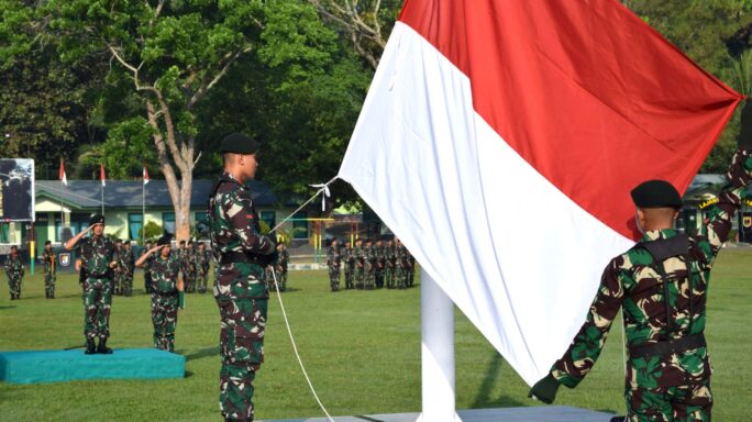 Prajurit Badak Hitam Yonif 113/JS Laksanakan Rutinitas Upacara Bendera, Danyonif 113/JS Bacakan Amanat ini
