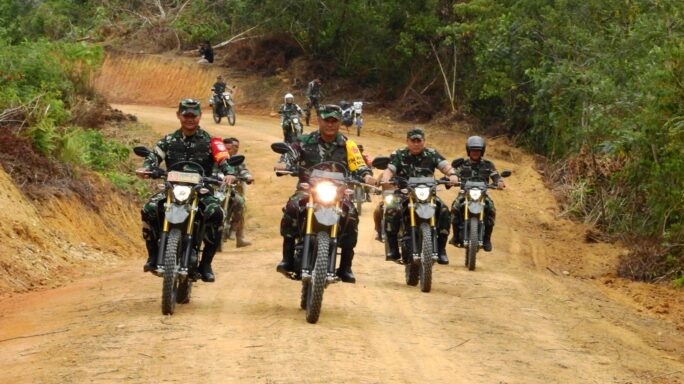 Tinjau Lokasi Pembukaan Dan Pelebaran Jalan, Tim Wasev Didampingi Dandim 0117/Aceh Tamiang.
