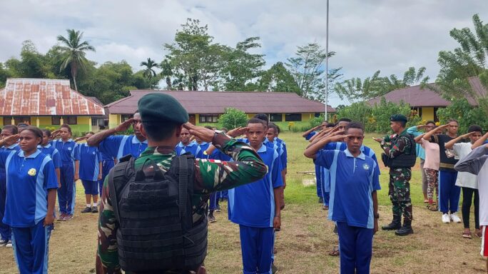Melalui Program Kampung Pancasila Satgas Pamtas Statis RI-PNG Yonif 111/KB Tanamkan Wawasan Kebangsaan 