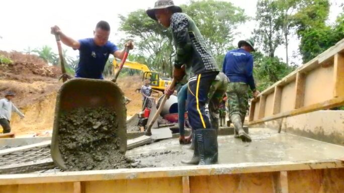 Proses Lanjutan Pengerjaan Pengecoran Plat Beton Di Sasaran Dua.