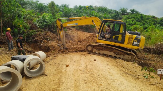 Pemasangan Gorong-Gorong Terus Dipacu Di TMMD Reguler Ke 119 Kodim 0117/Aceh Tamiang.