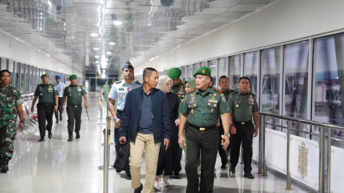 Pangdam IM melepas keberangkatan Mayjen TNI Novi Helmy Prasetya di Bandara SIM.