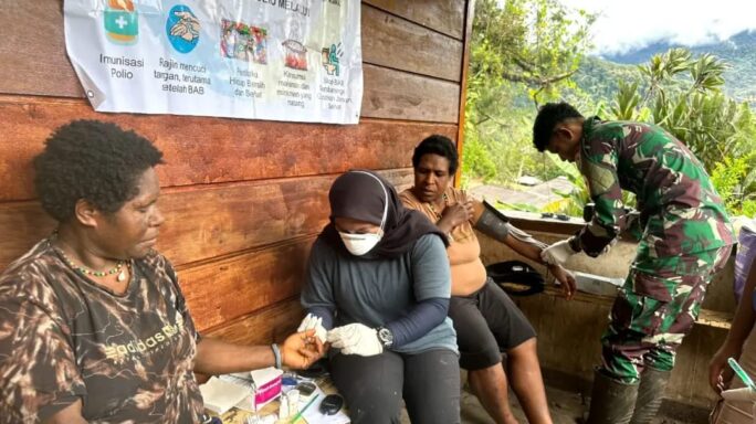 Pos Tsinga Satgas Yonif 116/Garda Samudra Bersama Pukesmas Berikan Pelayanan Kesehatan
