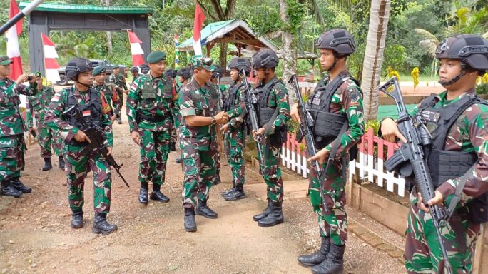 Tim Asnis Pusterad Tinjau Kegiatan Teritorial Satgas Pamtas Statis RI-PNG Yonif 111/KB Di Kabupaten Boven Digoel Papua Selatan