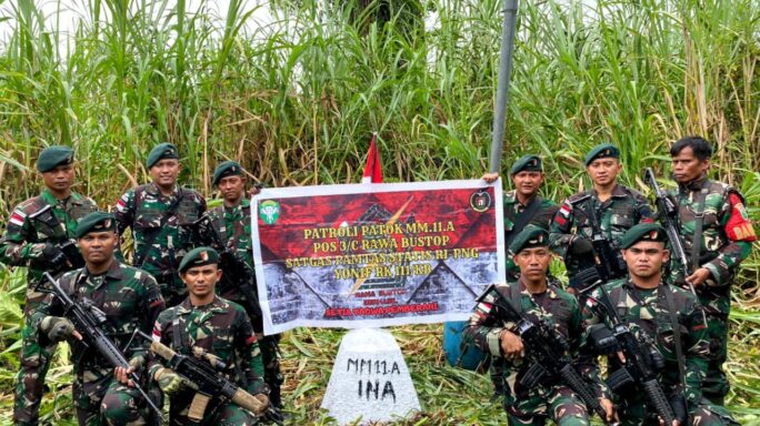 Telusuri Sungai Perbatasan Satgas Pamtas Statis RI-PNG Yonif 111/KB Temukan Patok Batas Negara Dalam Kondisi Aman
