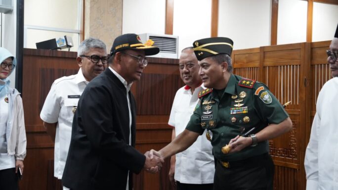 Pangdam IM sambut kedatangan Menko PMK di Aceh.   