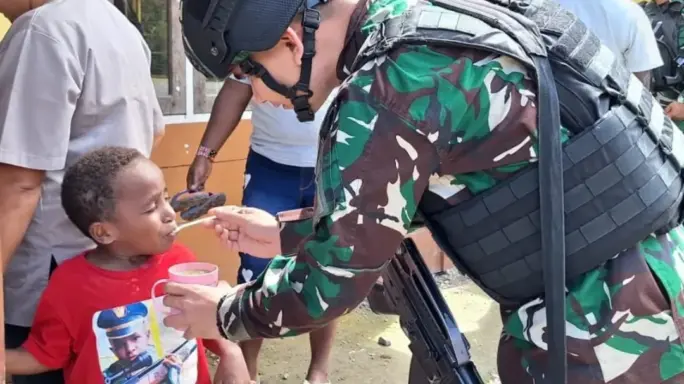 Jalin Keakraban Dengan Warga, Personel Pos Banti Lakukan Komsos Secara Intensif