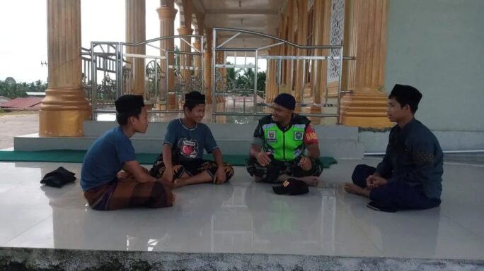 Dengan Komsos Hubungan Silaturahim Akan Terjaga Antara Babinsa Dengan Santri