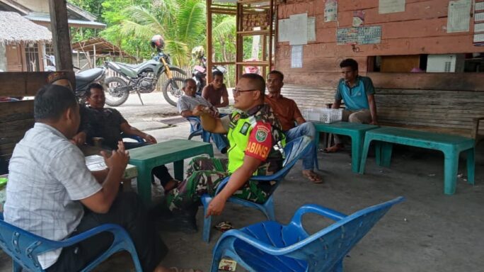 Babinsa Koramil 12/Sakti Jaga Kondusifitas Wilayah saat Lebaran Idul Fitri