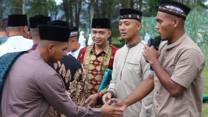 Sholat Idul Fitri di Batalyon 114/Satria Musara.