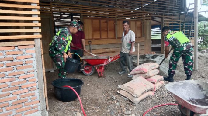 Ringankan Beban Mitra Karib Babinsa Bantu Bangun Rumah .