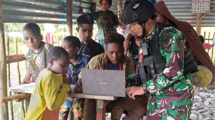Rumah Digital Satgas Yonif 115/ML Kembali Ajarkan Pengetahuan Komputer Dasar kepada Anak-anak